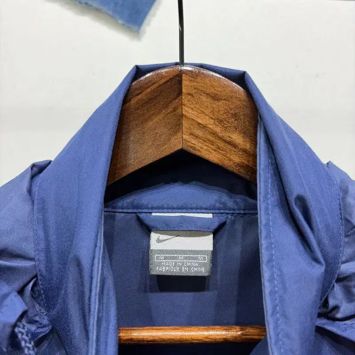 [BUNJANG] Nike Embroidered Logo Hooded Windbreaker Jacket / (105) 나이키 캐주얼 스트릿 로고 자수 후드 바람막이 자켓