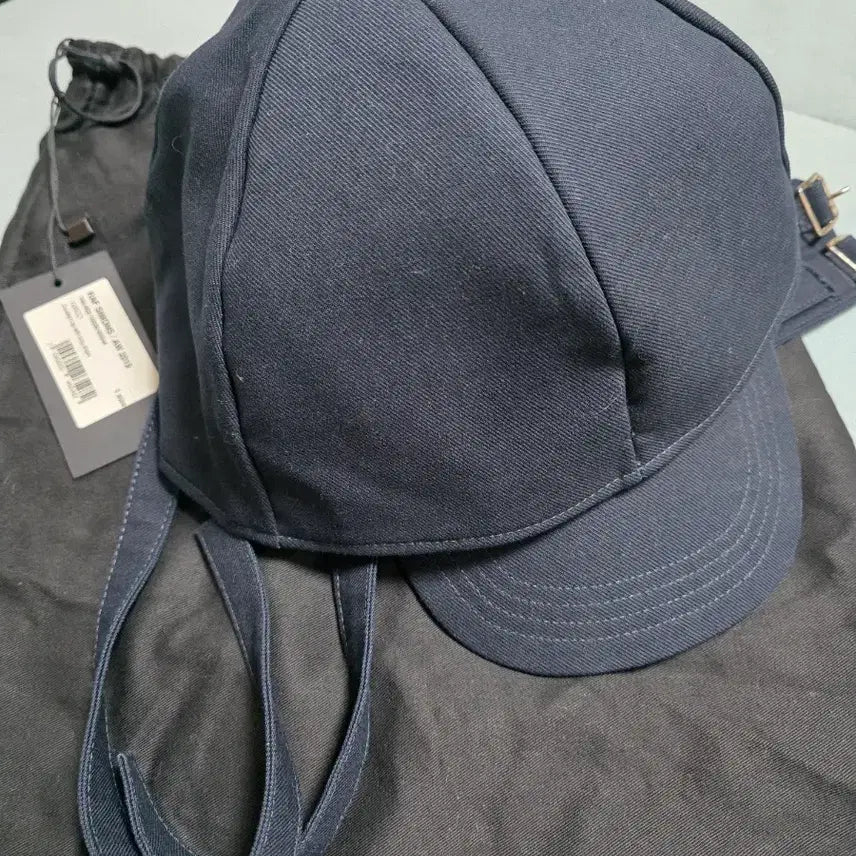 [SOLD OUT] 라프 시몬스 AW19 캡 모자 블랙