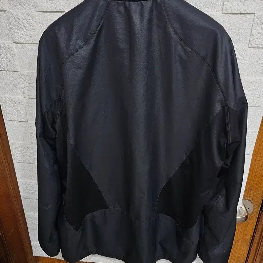 [BUNJANG] Mizuno Black Windbreaker Jacket / 미즈노 블랙 바람막이 자켓 블루 포인트