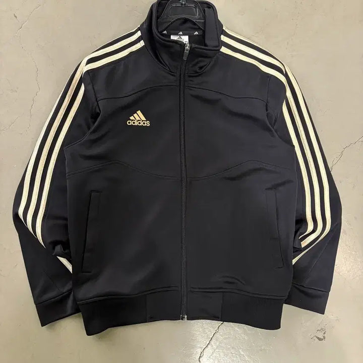 [SOLD OUT] 만원샵 아디다스 로고 트랙탑 져지 XS