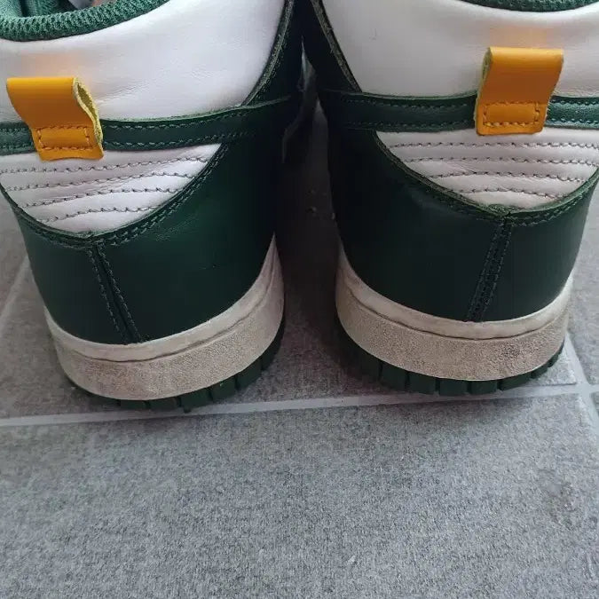 [BUNJANG] Nike Dunk High Retro Noble Green Sneakers / 나이키 덩크 하이 레트로 노블 그린 255mm