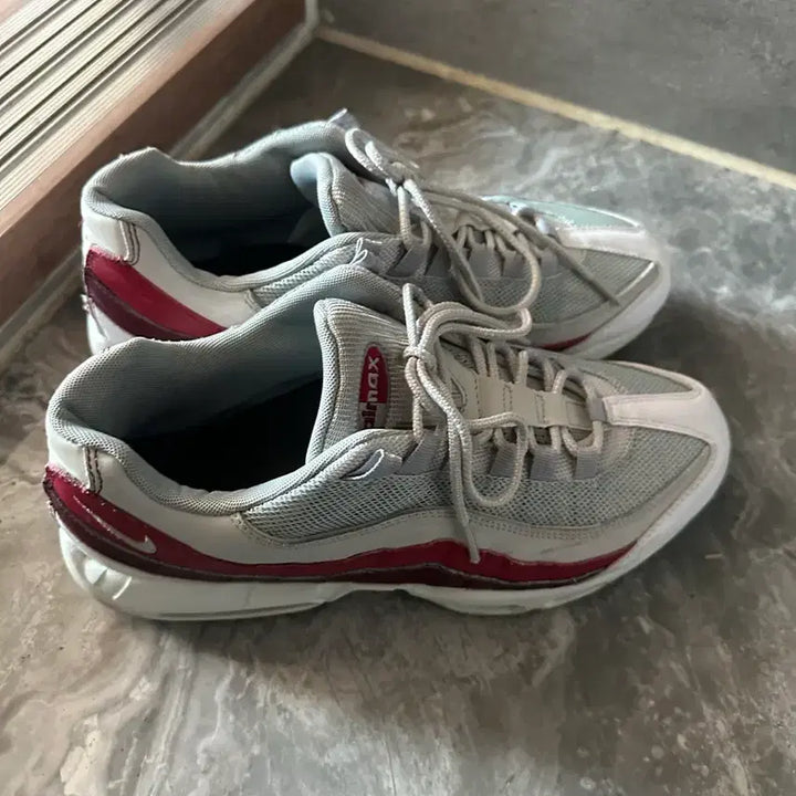 [BUNJANG] Nike Air Max 95 White/Red Sneakers / 290 나이키 에어맥스 95 흰빨