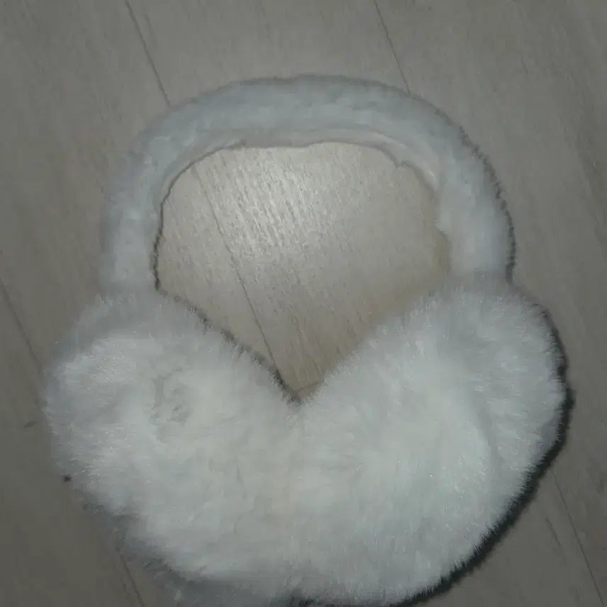 [BUNJANG] White Fluffy Earmuffs / 화이트 털 귀마개