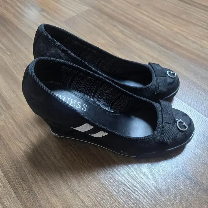 [BUNJANG] Guess Black Wedge Heel Shoes / 빈티지 게스 블랙 웨지힐 구두 225 [정품 새상품]