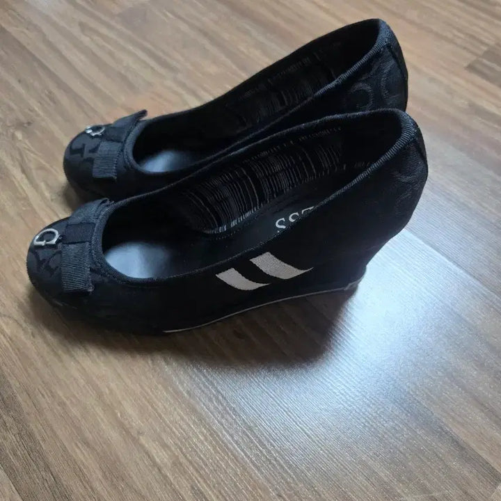 [BUNJANG] Guess Black Wedge Heel Shoes / 빈티지 게스 블랙 웨지힐 구두 225 [정품 새상품]