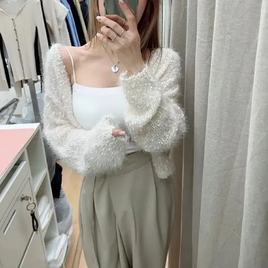 [BUNJANG] V-Neck Boucle Crop Cardigan / 브이넥 부클 크롭 가디건 새상품