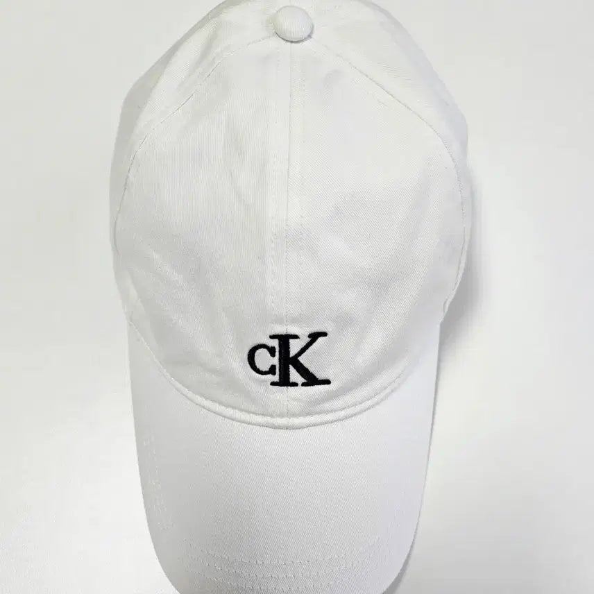 [BUNJANG] Calvin Klein Jeans White Ball Cap / 캘빈클라인 진스 화이트 볼캡 OS