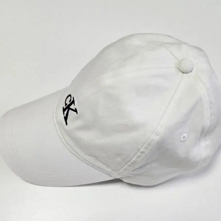 [BUNJANG] Calvin Klein Jeans White Ball Cap / 캘빈클라인 진스 화이트 볼캡 OS