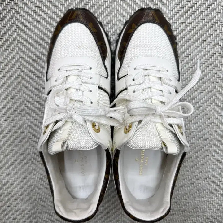 [BUNJANG] Louis Vuitton Monogram Runaway Sneakers Gold Hardware Size 36.5 / [S급/정품] 루이비통 모노그램 런어웨이 금장 스니커즈 36.5