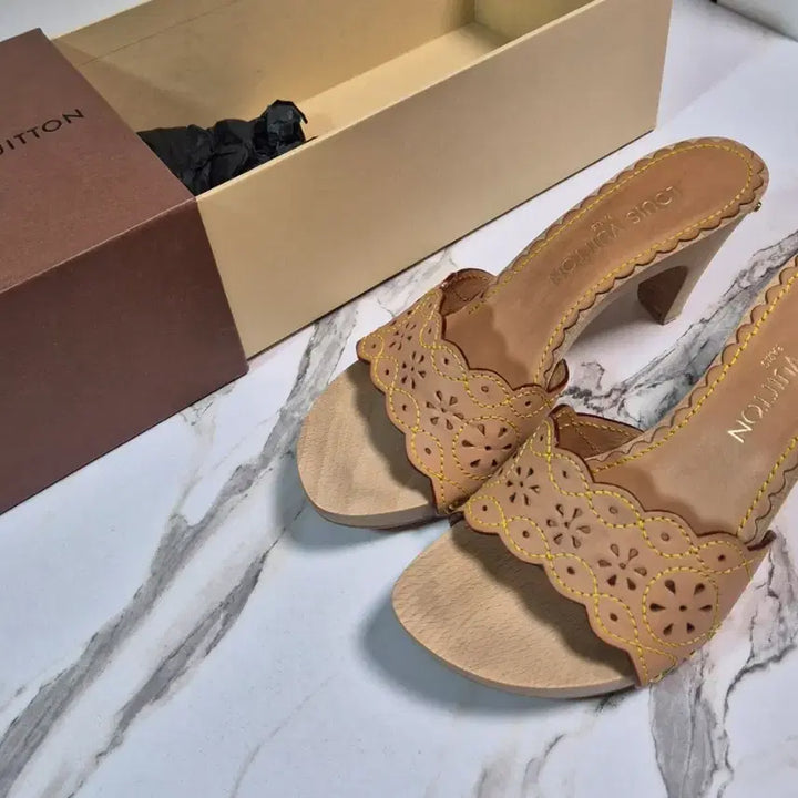 [BUNJANG] Louis Vuitton Monogram Cherry Wood Mules Sandals Size 37 / (정품) 루이비통 모노그램 체리 우드 뮬 샌들 37