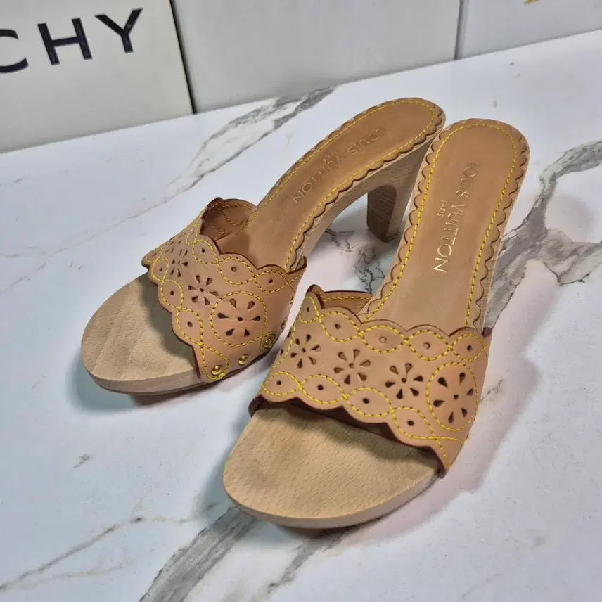 [BUNJANG] Louis Vuitton Monogram Cherry Wood Mules Sandals Size 37 / (정품) 루이비통 모노그램 체리 우드 뮬 샌들 37