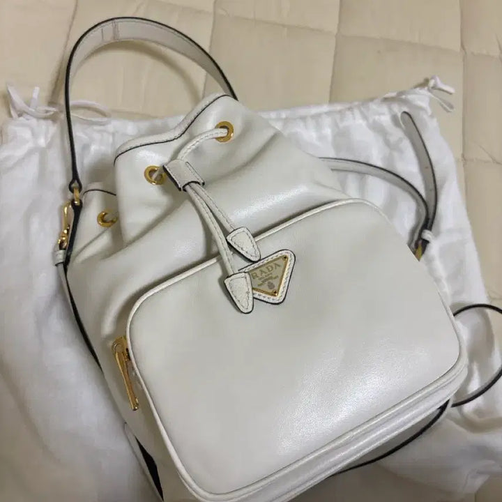 [BUNJANG] Prada Bucket Bag White / 프라다 버킷백 화이트