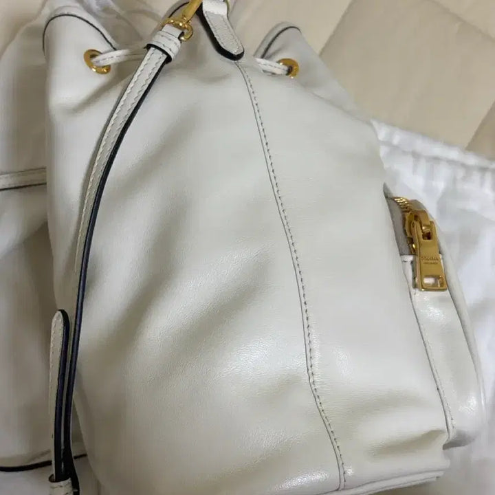 [BUNJANG] Prada Bucket Bag White / 프라다 버킷백 화이트