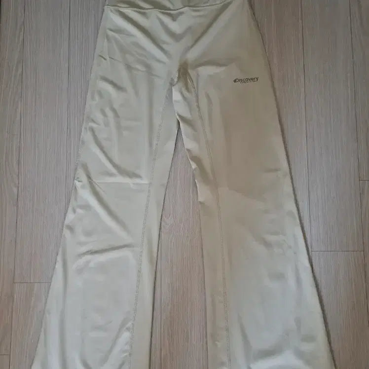 [SOLD OUT] 디스커버리 부츠컷 레깅스