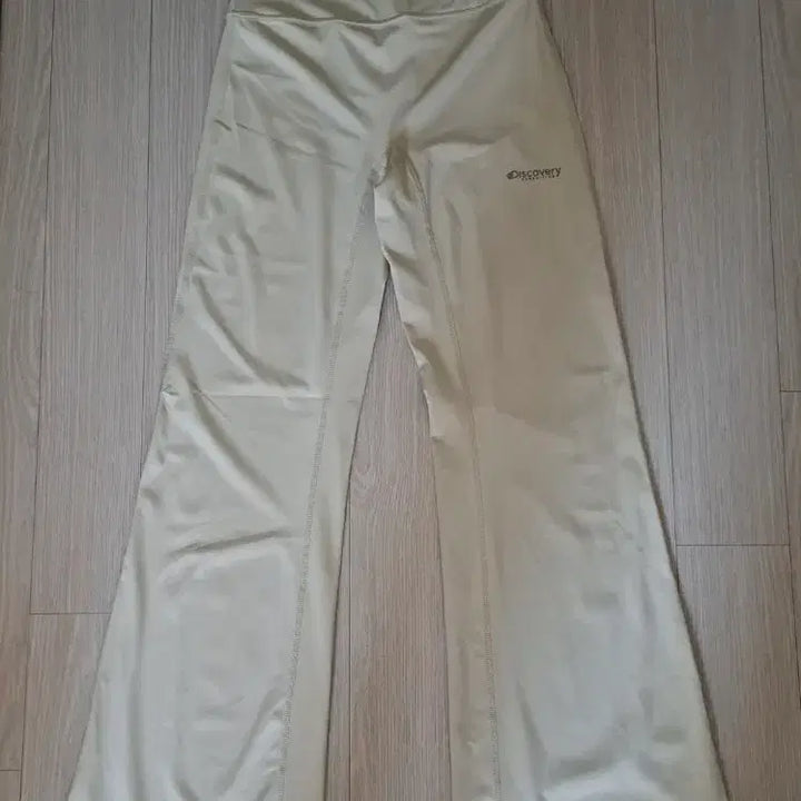 [SOLD OUT] 디스커버리 부츠컷 레깅스