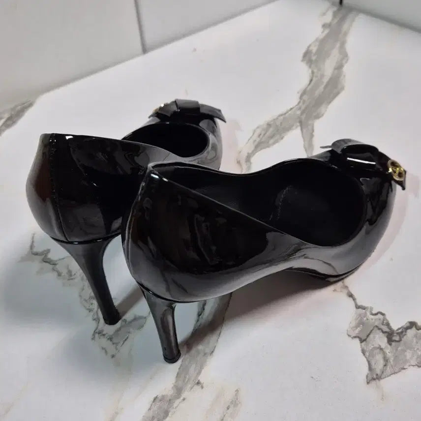 [BUNJANG] Louis Vuitton Enamel Pumps Heels / (정품) 루이비통 리본 에나멜 펌프스 힐 구두 34