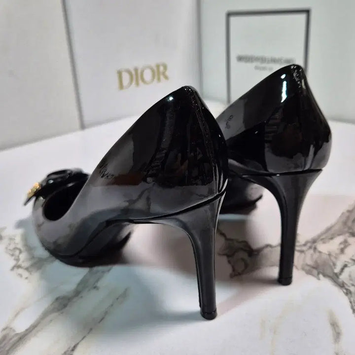 [BUNJANG] Louis Vuitton Enamel Pumps Heels / (정품) 루이비통 리본 에나멜 펌프스 힐 구두 34