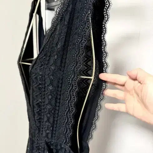 [BUNJANG] Mine Black Lace Wrap Dress / 마인블랙 레이스 랩 스타일 원피스