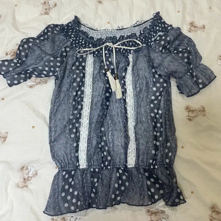 [BUNJANG] Vintage Dot Off-shoulder Blouse / 빈티지 도트 오프숄더 블라우스
