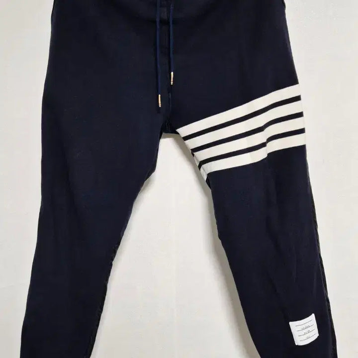 [BUNJANG] Thom Browne Stripe Jogger Pants Navy (Size 4) / (정품) 톰브라운 사선 스프라이트 조거 팬츠 네이비 4