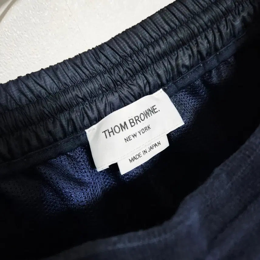 [BUNJANG] Thom Browne Stripe Jogger Pants Navy (Size 4) / (정품) 톰브라운 사선 스프라이트 조거 팬츠 네이비 4
