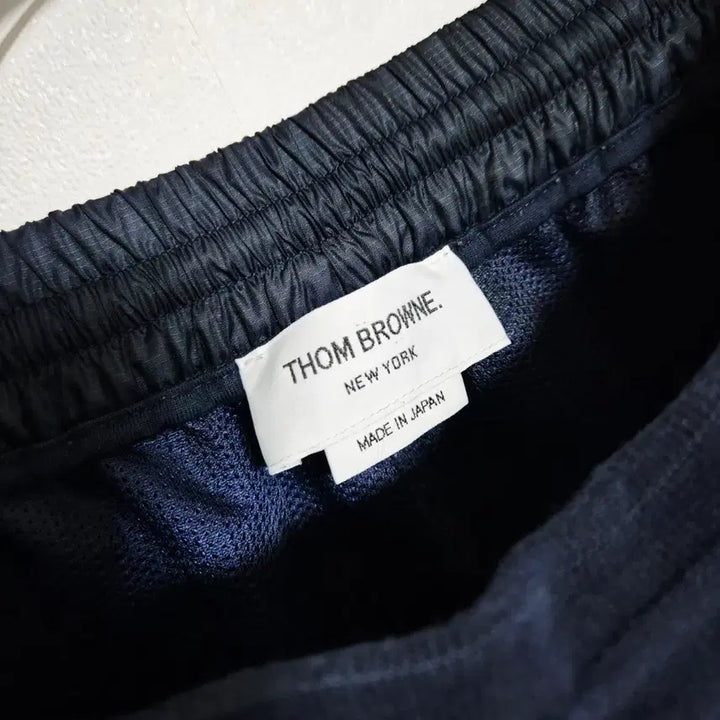 [BUNJANG] Thom Browne Stripe Jogger Pants Navy (Size 4) / (정품) 톰브라운 사선 스프라이트 조거 팬츠 네이비 4