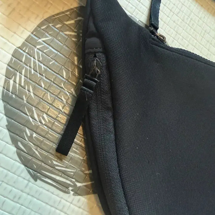 [BUNJANG] Descente Sling Bag / 데상트(Descente) 브랜드의 슬링백
