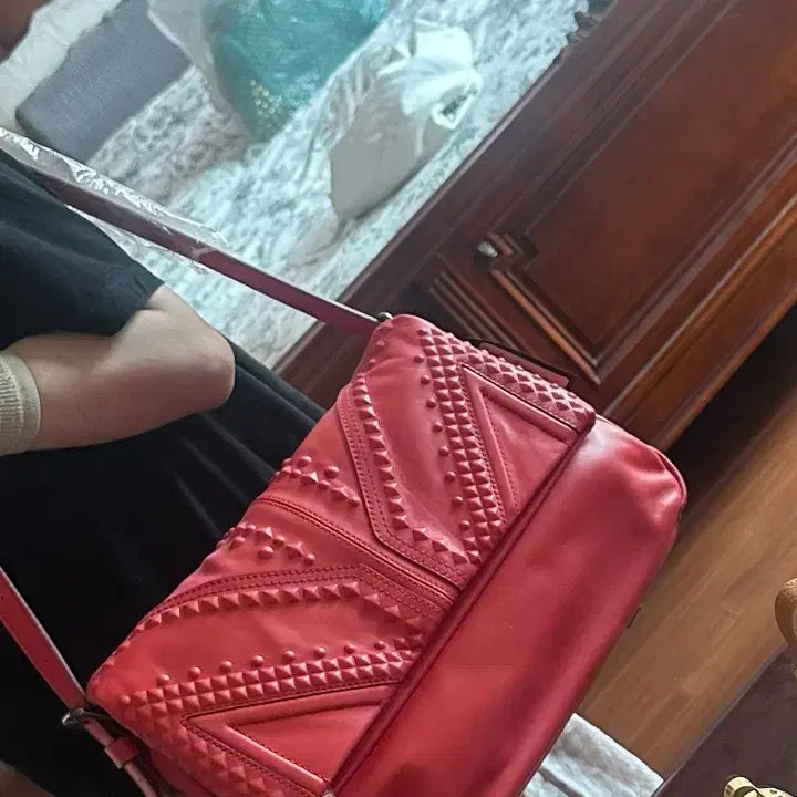[BUNJANG] Red Studded Shoulder Bag/Crossbody Bag / 레드 스터드 장식 가방 숄더백/크로스백