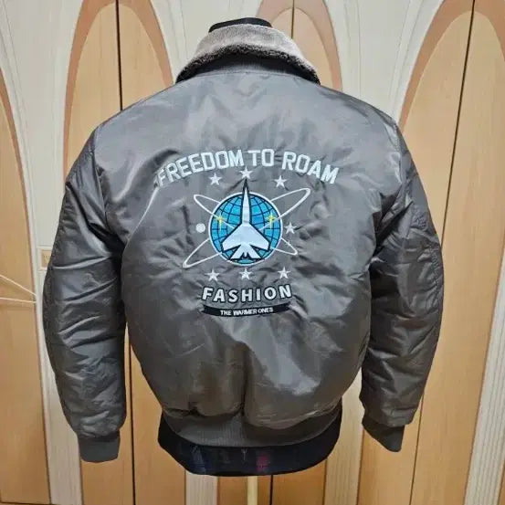 [BUNJANG] Vintage Style Lined Flight Jacket with Detachable Fur Collar / 항공점퍼