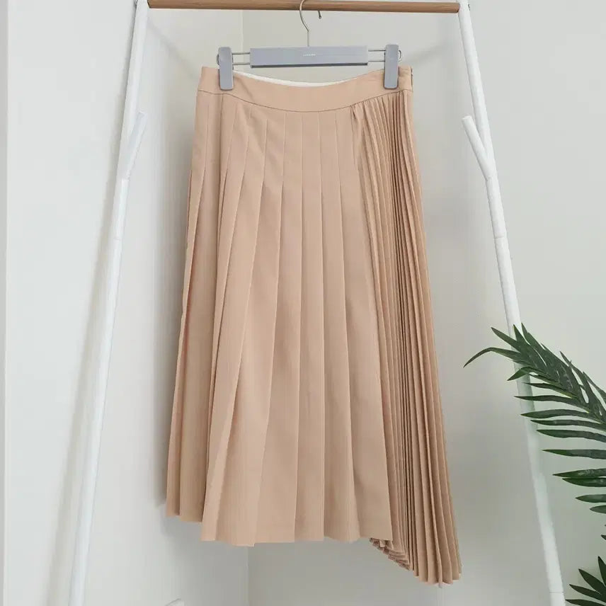 [BUNJANG] It MICHAA Asymmetrical Pleated Skirt / 잇미샤 언발 플리츠 스커트