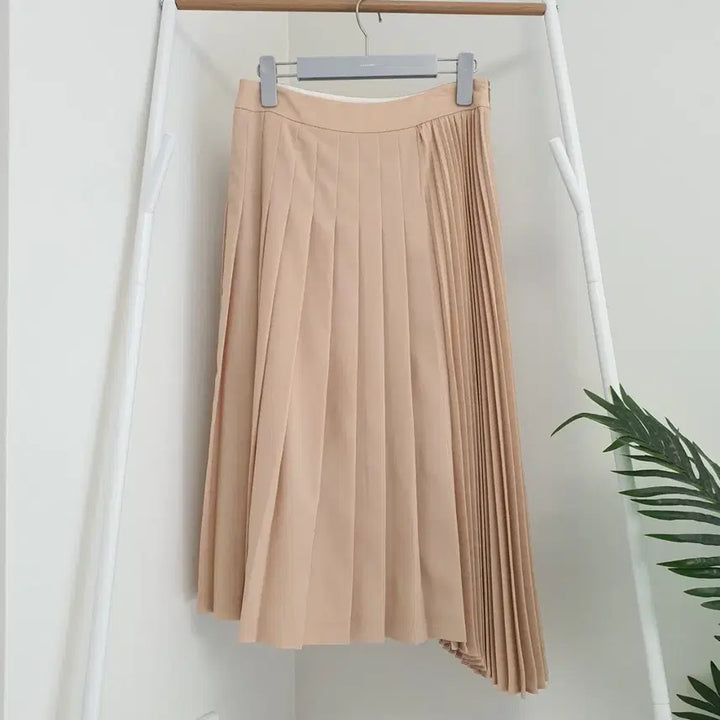 [BUNJANG] It MICHAA Asymmetrical Pleated Skirt / 잇미샤 언발 플리츠 스커트