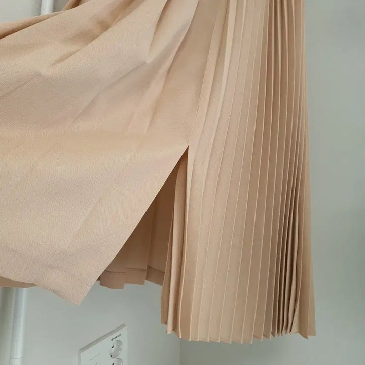 [BUNJANG] It MICHAA Asymmetrical Pleated Skirt / 잇미샤 언발 플리츠 스커트