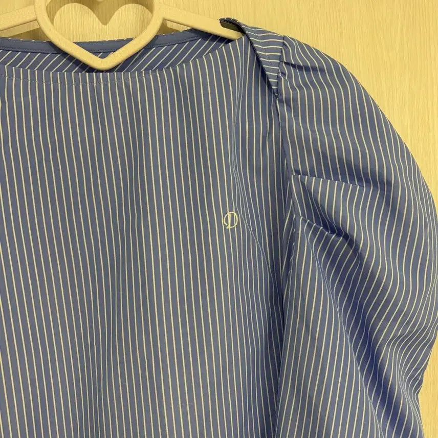 [BUNJANG] DIAGONAL Striped Puff Blouse / DIAGONAL 스트라이프 퍼프 블라우스