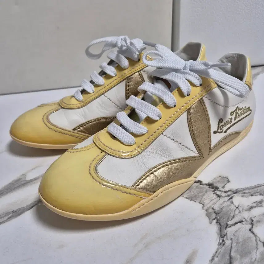 [BUNJANG] Louis Vuitton Initial Logo Leather Sneakers / (정품) 루이비통 이니셜 로고 가죽 스니커즈 36