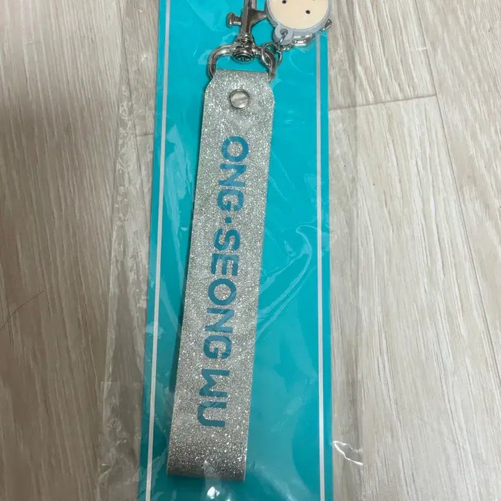 [BUNJANG] Wanna One Ong Seongwu Strap Keyring / 워너원 옹성우 스트랩 키링