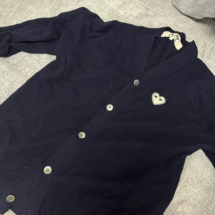 [BUNJANG] Comme des Garçons Cardigan Navy White Heart Patch Size L / 꼼데가르송 가디건 L 네이비 화이트와펜 정품
