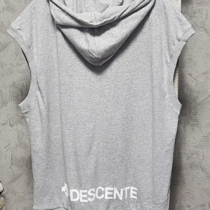[BUNJANG] Descente Grey Hooded Short Sleeve Zip-Up / 데상트 그레이 후드 반팔 집업