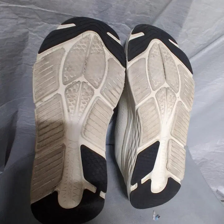 [BUNJANG] Skechers Sneakers (Size 300) / 운동화 300  스케처스