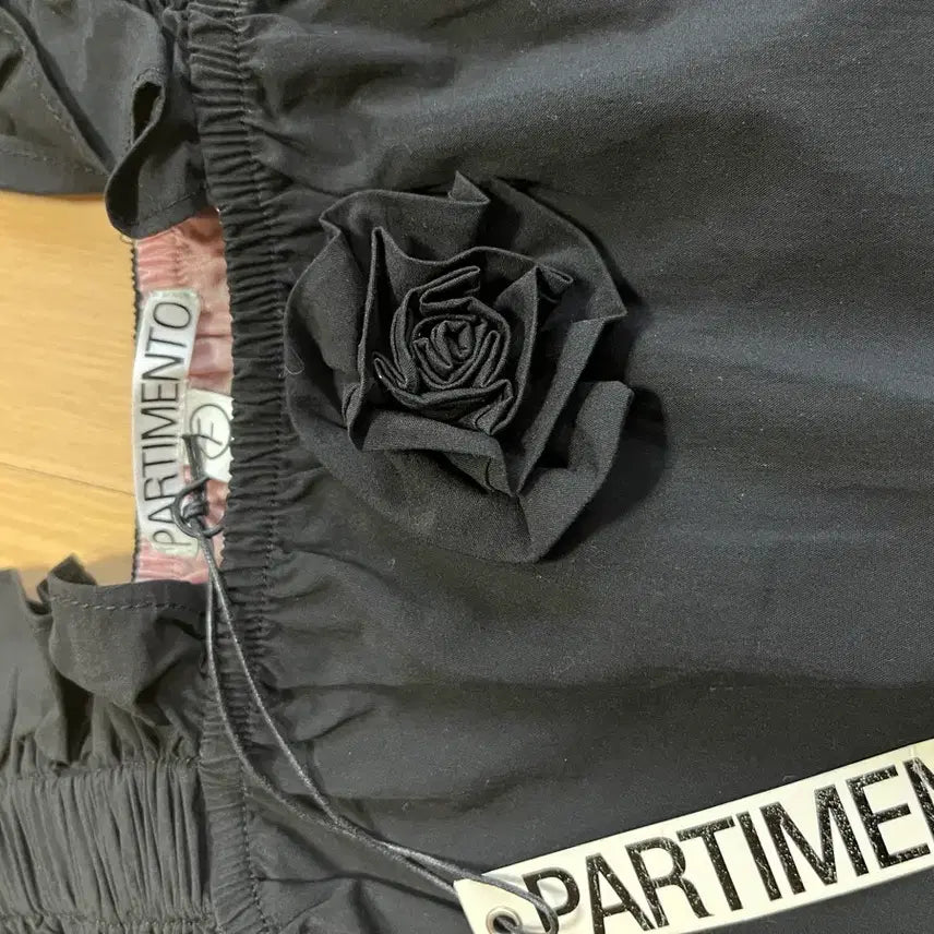[BUNJANG] Partimento Black Rose Camisole / 파르티멘토 블랙 로즈나시