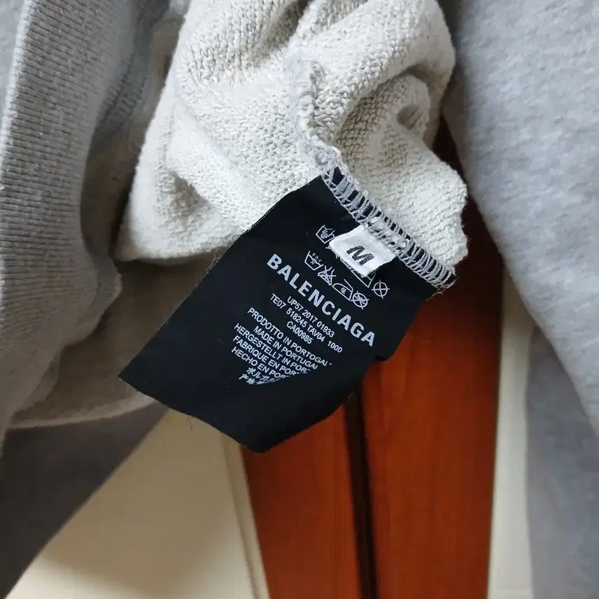 [SOLD OUT] 발렌시아가 웨이브 로고 맨투맨 회색