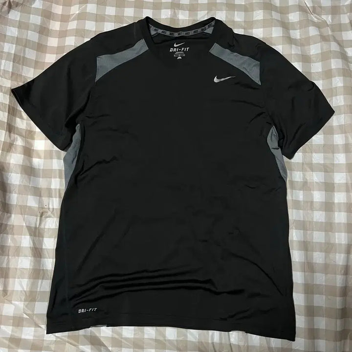 [SOLD OUT] 나이키 드라이핏 반팔 XL 트레이닝복 배색 운동복 기능성