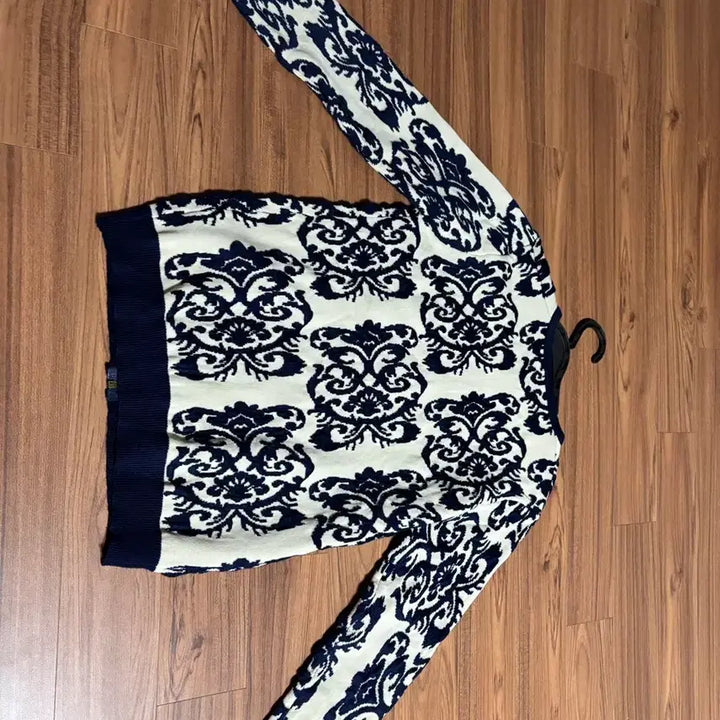 [BUNJANG] Navy Flower Pattern Knit Cardigan / 네이비 플라워 패턴 니트 가디건