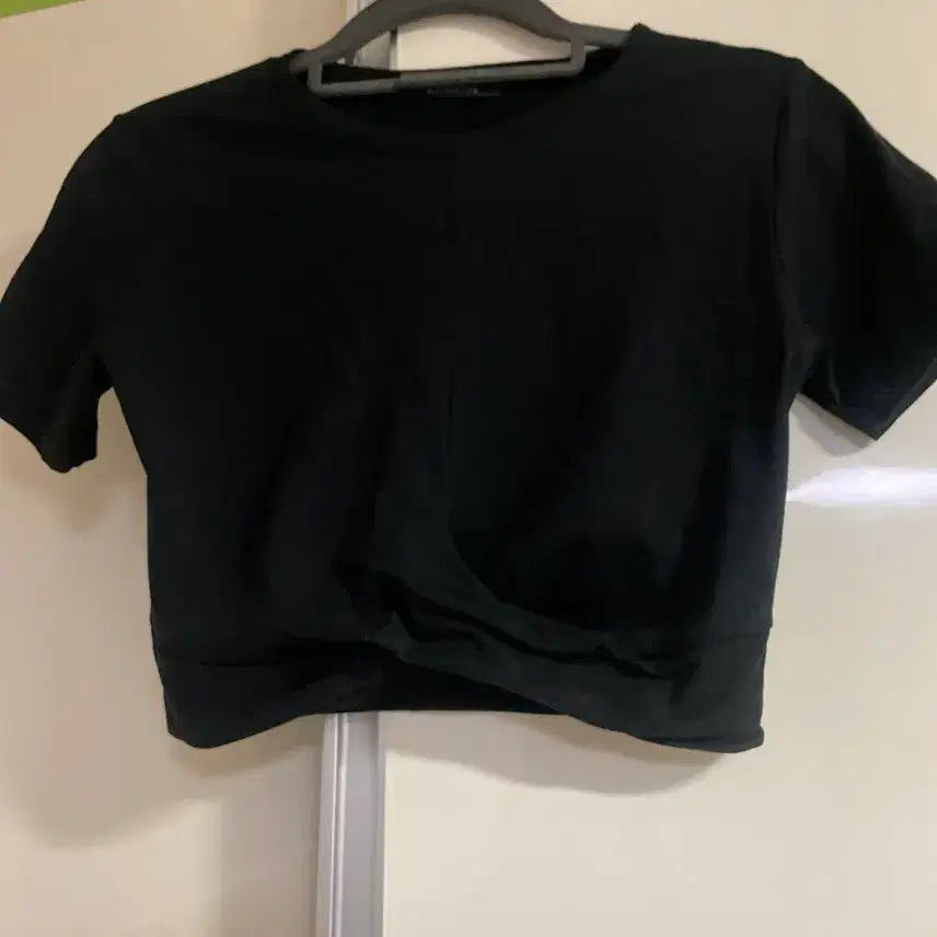 [BUNJANG] Black Crop T-shirt / 검정색 크롭 반팔 티셔츠