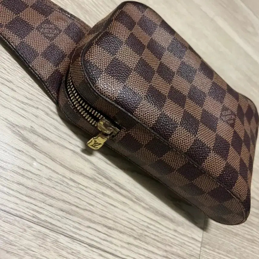 [SOLD OUT] 정품 루이비통 제로니모스 다미에 힙색 슬링백판매합니다