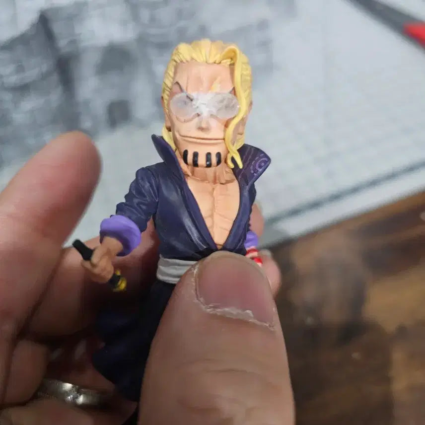 [BUNJANG] YZ Rayleigh Resin Statue (Damaged) / 원피스 월콜 레진 YZ 레일리 (필독!!)(파손)