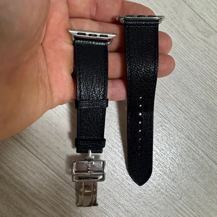 [BUNJANG] Apple Watch Black Leather Strap with Deployment Buckle / 애플워치10 블랙 가죽 스트랩