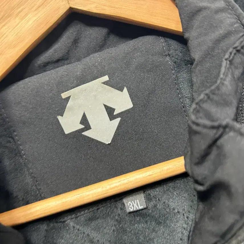 [BUNJANG] Descente Black Hooded Windbreaker Jacket 3XL / 데상트 블랙 후드 바람막이 자켓 3XL