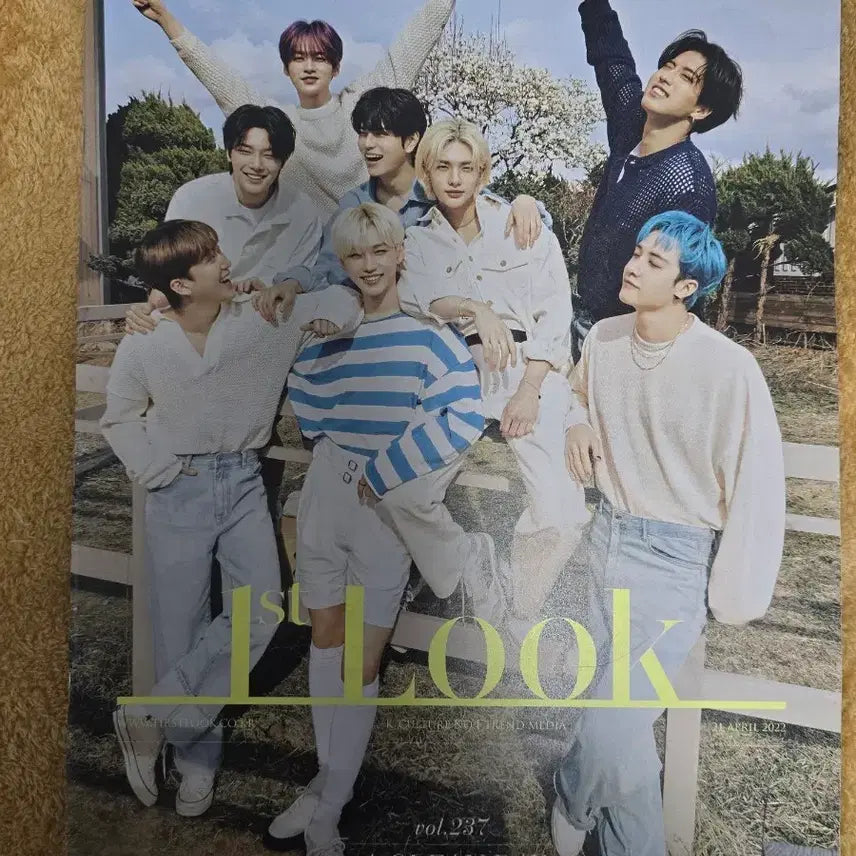 [BUNJANG] First Look Stray Kids Magazine Vol. 237 / 퍼스트룩 237호 스트레이키즈