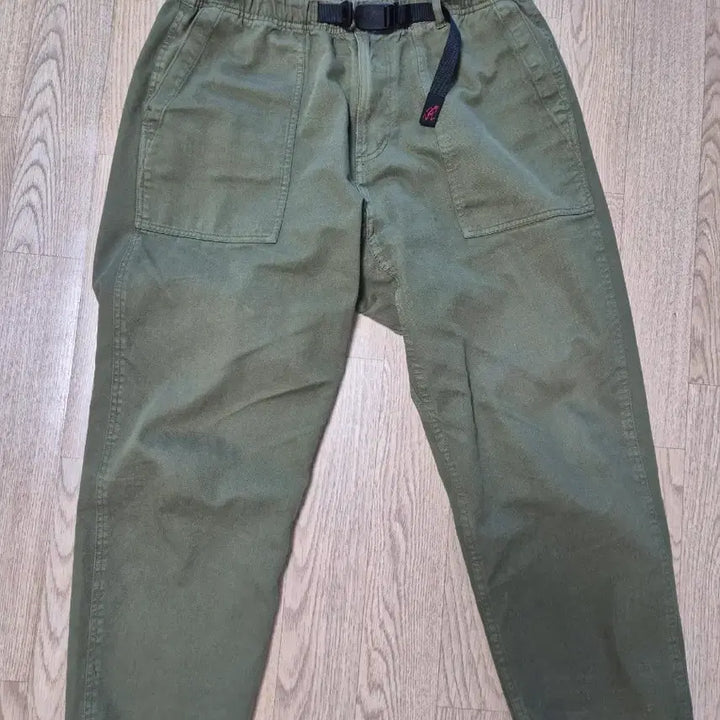 [SOLD OUT] 그라미치 루즈 테이퍼드 올리브