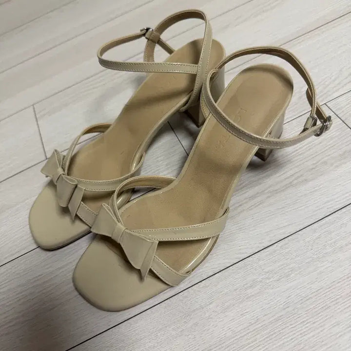 [SOLD OUT] 수제화 리본 샌들 구두